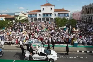 Papa-Cuba-multitud